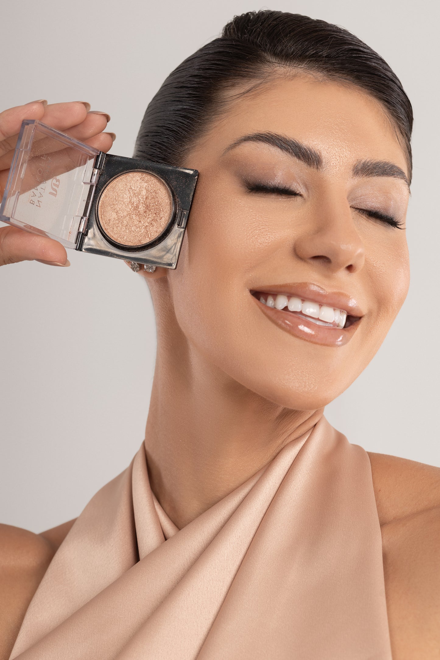 Iluminador - Glow Abu Dhabi 09