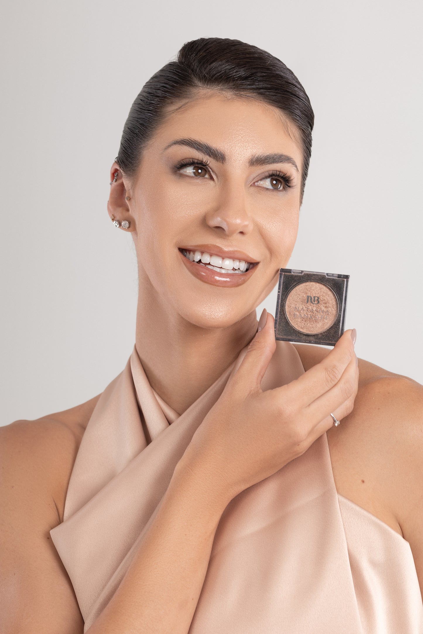 Iluminador - Glow Abu Dhabi 09